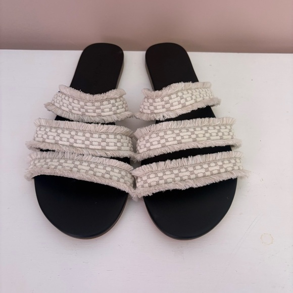 💚Rothy's NWOT Cream Sandals with Textured Straps - Picture 3 of 8